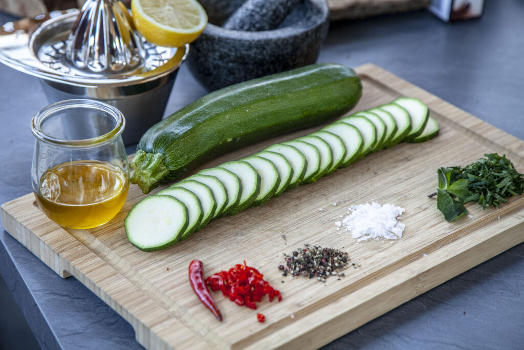 Zucchini-Minzsalat Mit Feurigem Chili - Grillrezepte