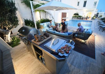 BULL Einbaugrill in der Outdoorküche Der Einbaugrill kann individuell in eine Outdoor Küche integriert werden