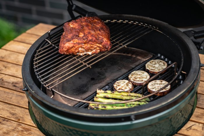 Der Big Green Egg EGGspander Das EGGspander Grillrostsystem mit halben Grillrosten und vielen verschiedenen Grillflächen