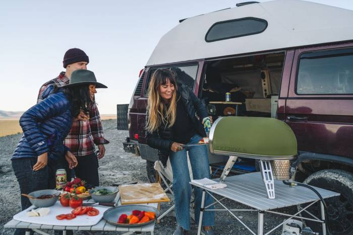 Gozney Roccbox Gas Pizzaofen mit klappbaren Standfüßen zum einfachen Transport