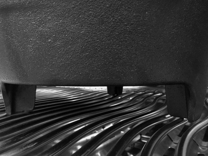 Grillfürst Dutch Oven mit T-Füßen für Grillrost Grillfürst Dutch Oven mit T-Füßen für Grillrost