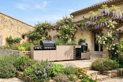 Grillfürst Moments Outdoor Küche in mediterranem beige mit DEKTON Aeris Arbeitsfläche Grillfürst Moments Outdoor Küche in mediterranem beige mit DEKTON Aeris Arbeitsfläche