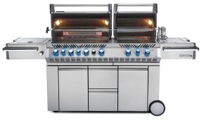 Napoleon Prestige Pro 825-3 Edelstahl Gasgrill inkl. Drehspieß und Bodenbeleuchtung - Modell 2025 - Hover