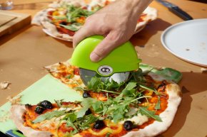 Ab 200,00€ Warenkorb kostenfrei dazu: Outdoorchef Pizzaschneider / Pizzarad mit XL Edelstahlklinge - Hover